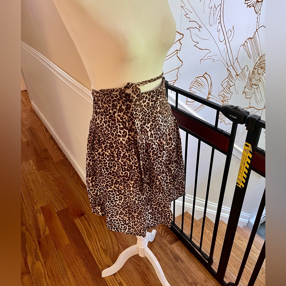 High waisted leopard skirt with straps, size XL